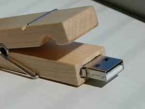 洗濯ばさみ型“USB　PEGメモリー”